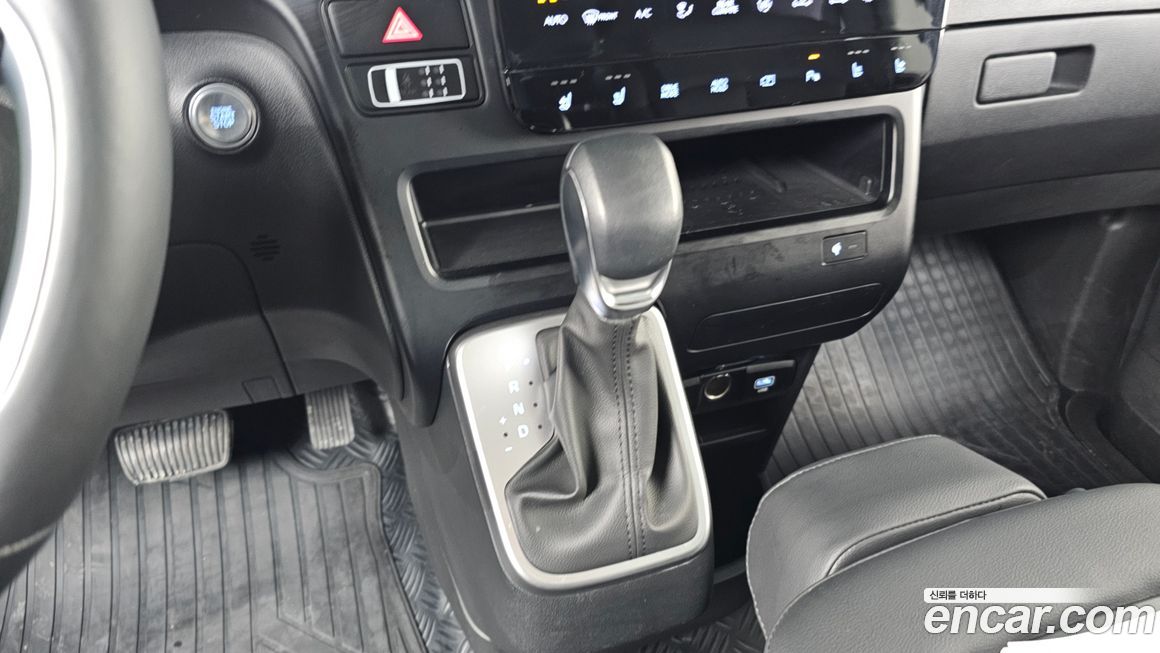 Hyundai Staria 2025