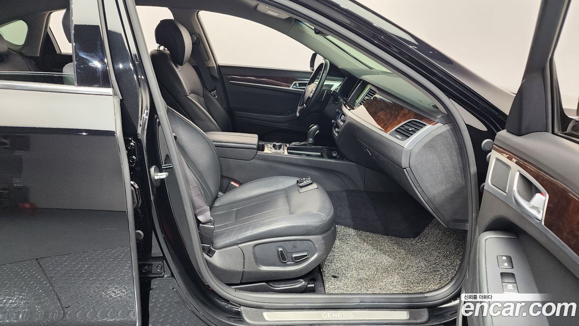 Hyundai Genesis 2015