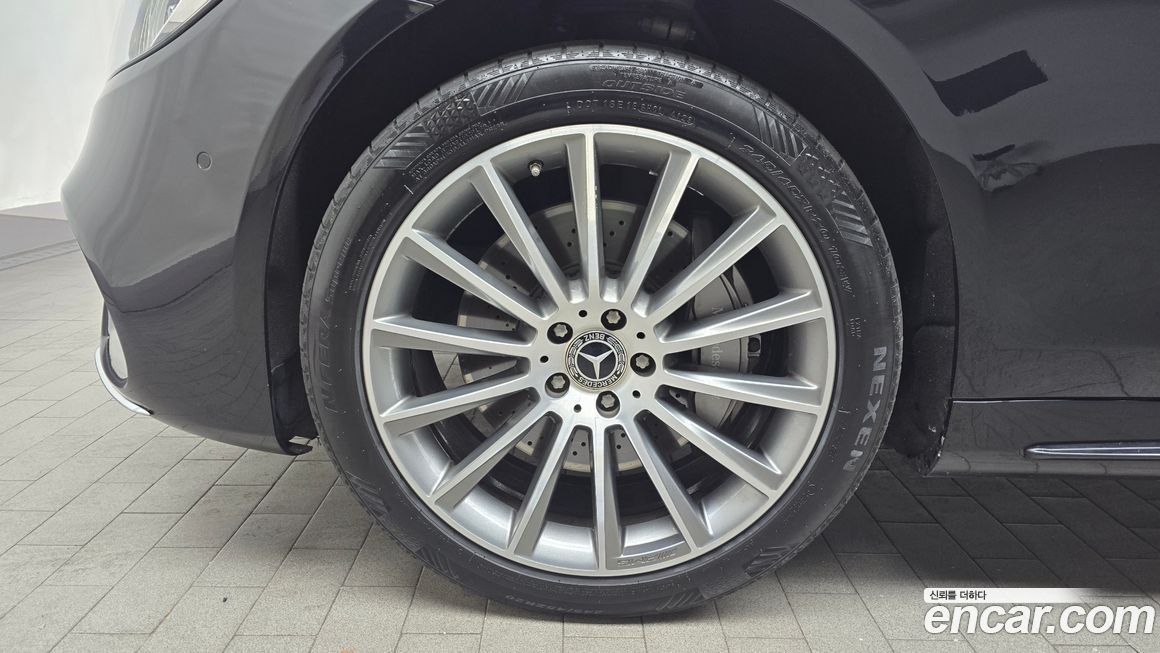 Mercedes-Benz S-Class 2020