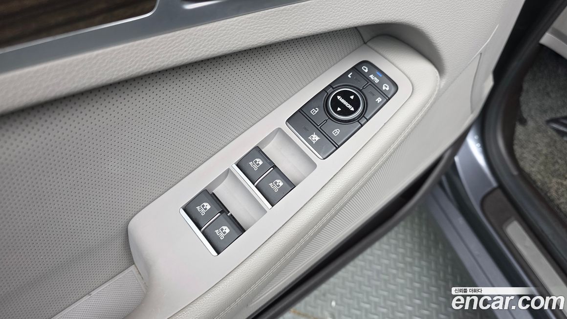 Hyundai Genesis 2016