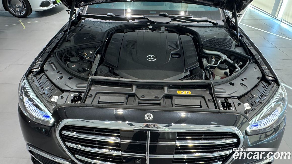 Mercedes-Benz S-Class 2025