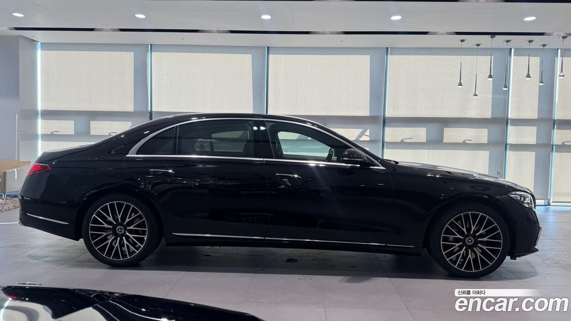 Mercedes-Benz S-Class 2025
