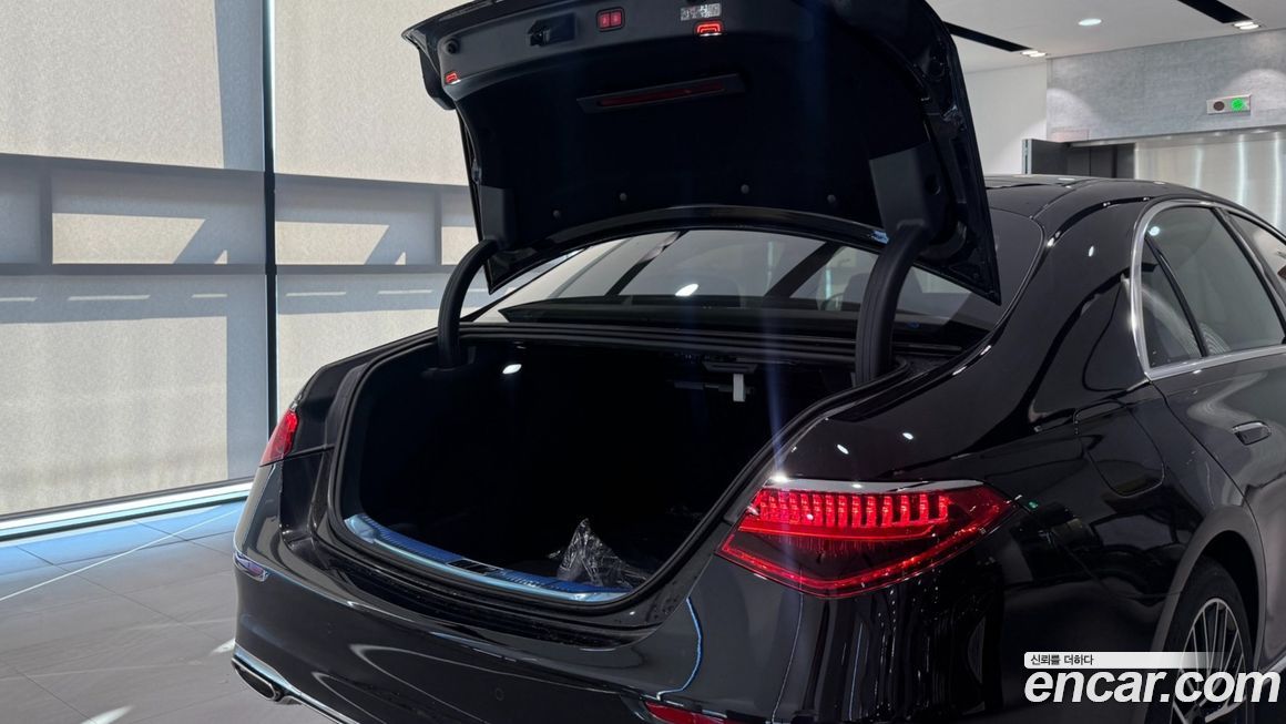 Mercedes-Benz S-Class 2025