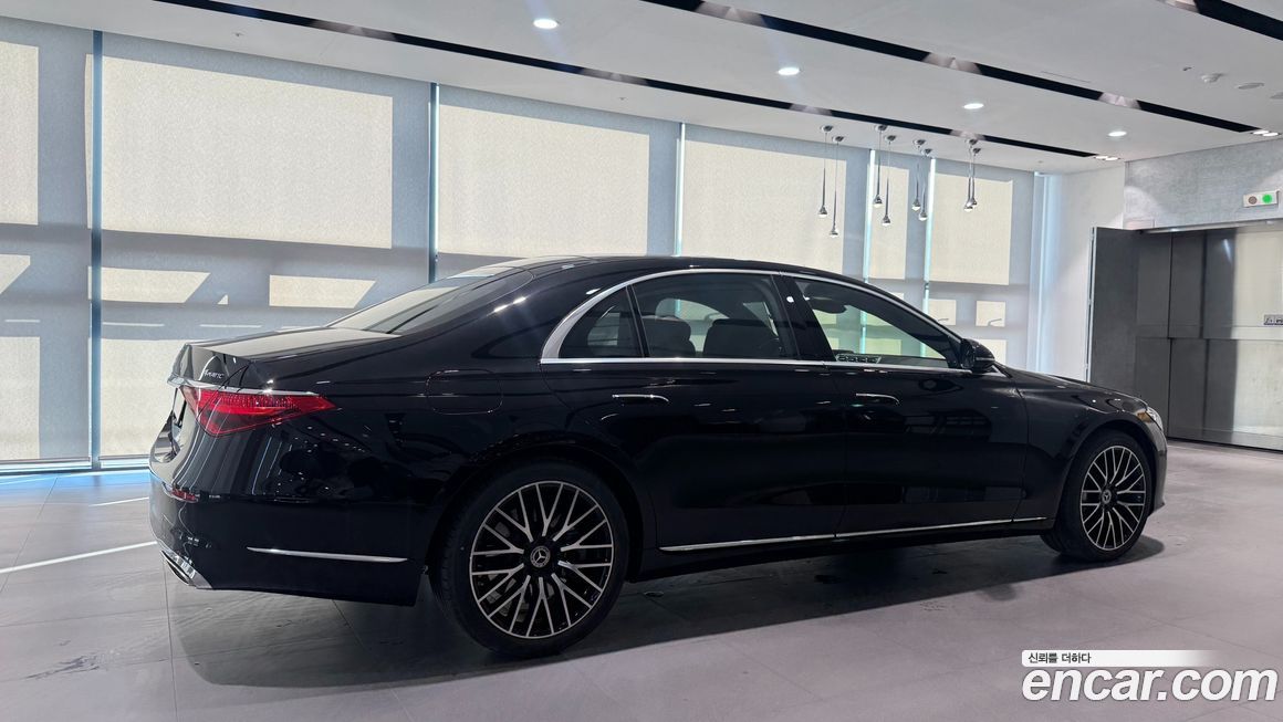 Mercedes-Benz S-Class 2025