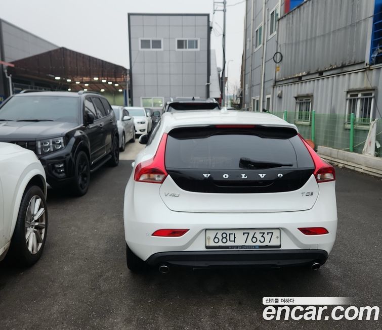 Volvo V40 2018