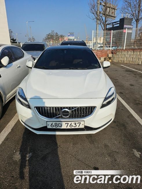Volvo V40 2018