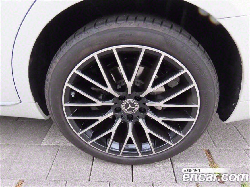 Mercedes-Benz S-Class 2025