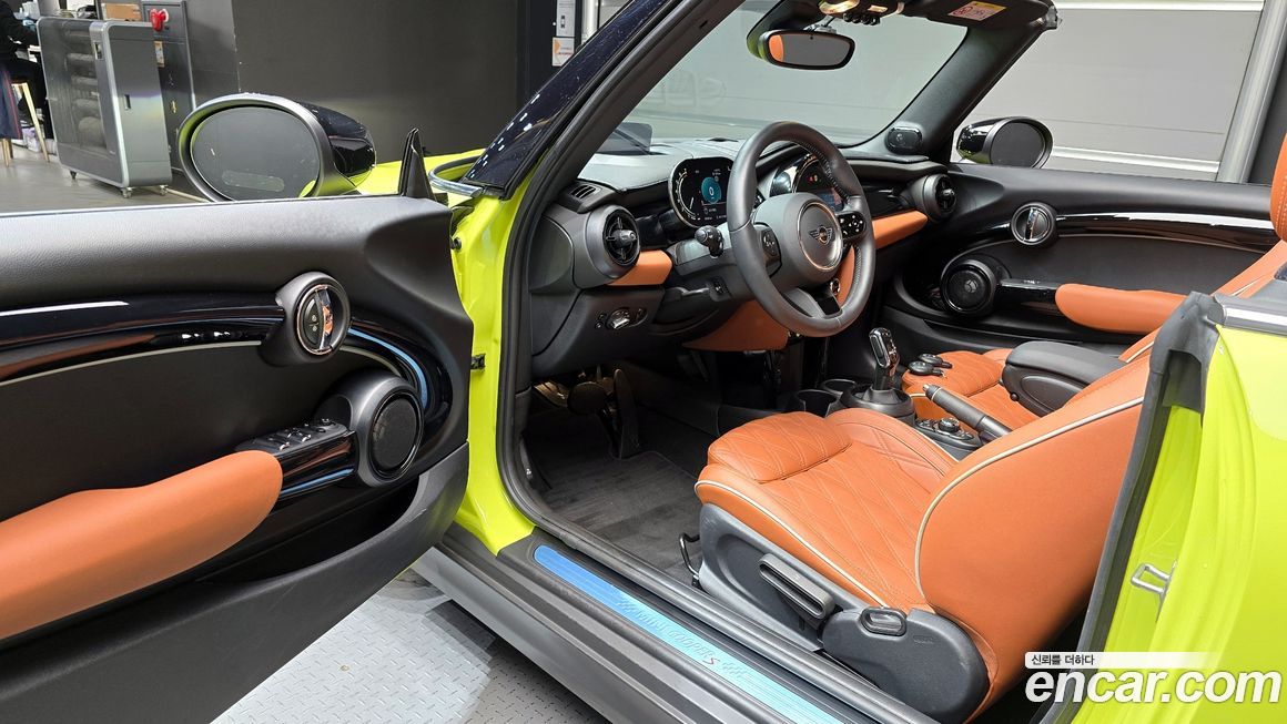 Mini Cooper Convertible 2024