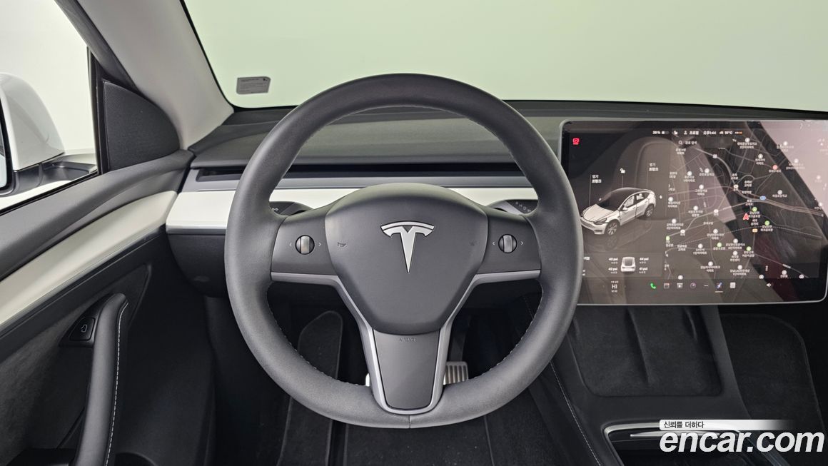 Tesla Model Y 2024