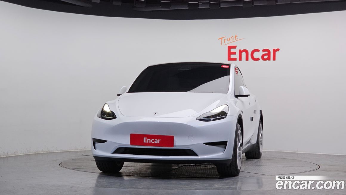 Tesla Model Y 2024