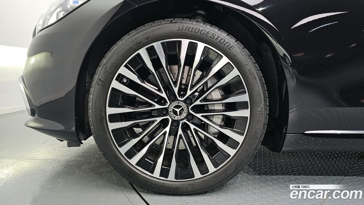 Mercedes-Benz S-Class 2023