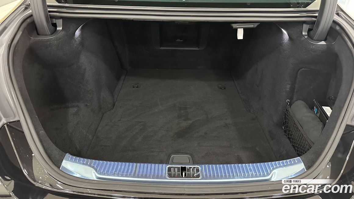 Mercedes-Benz S-Class 2025