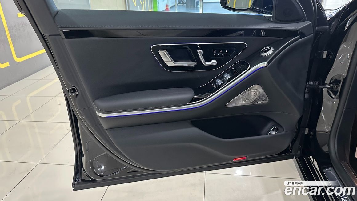 Mercedes-Benz S-Class 2025