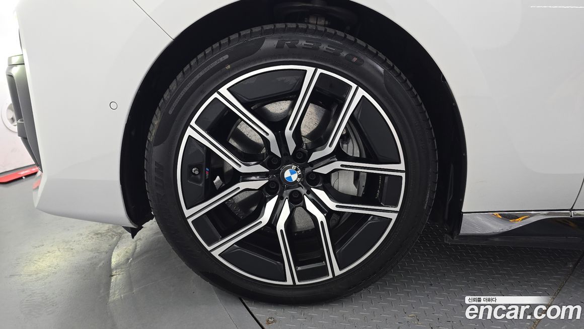 BMW i7 2023