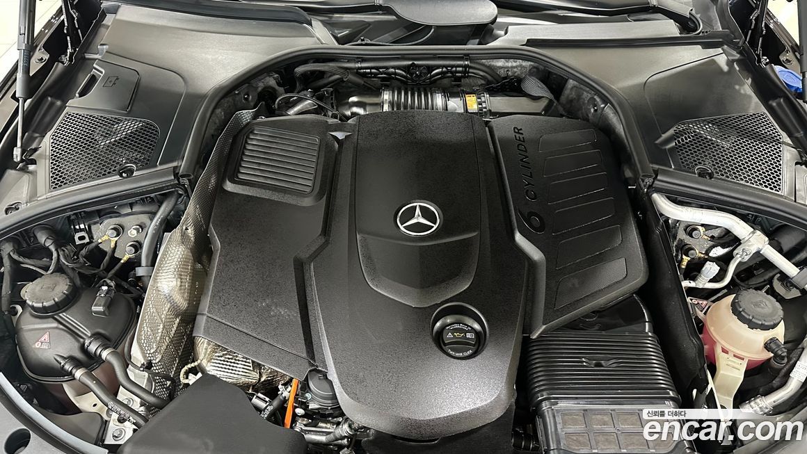 Mercedes-Benz S-Class 2025