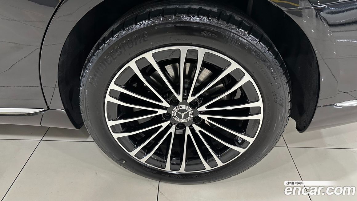 Mercedes-Benz S-Class 2025