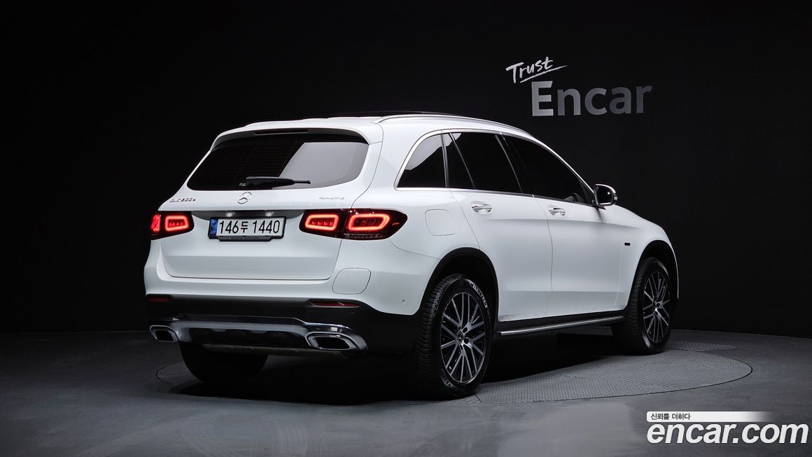 Mercedes-Benz GLC-Class 2021