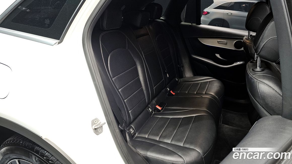 Mercedes-Benz GLC-Class 2021