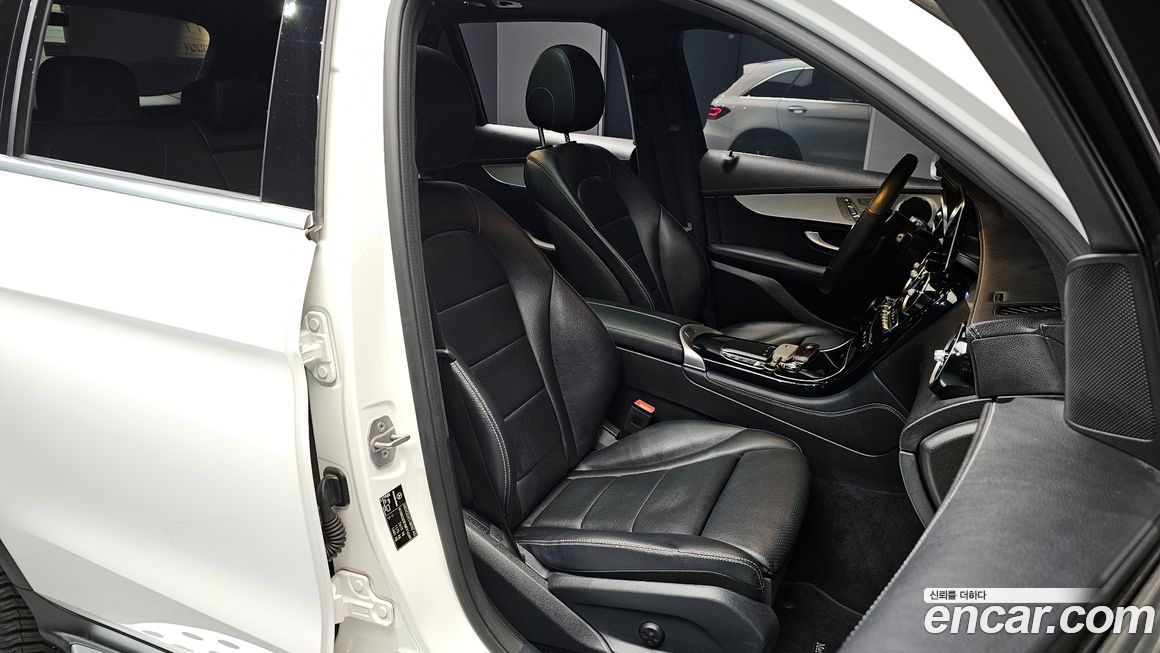 Mercedes-Benz GLC-Class 2021