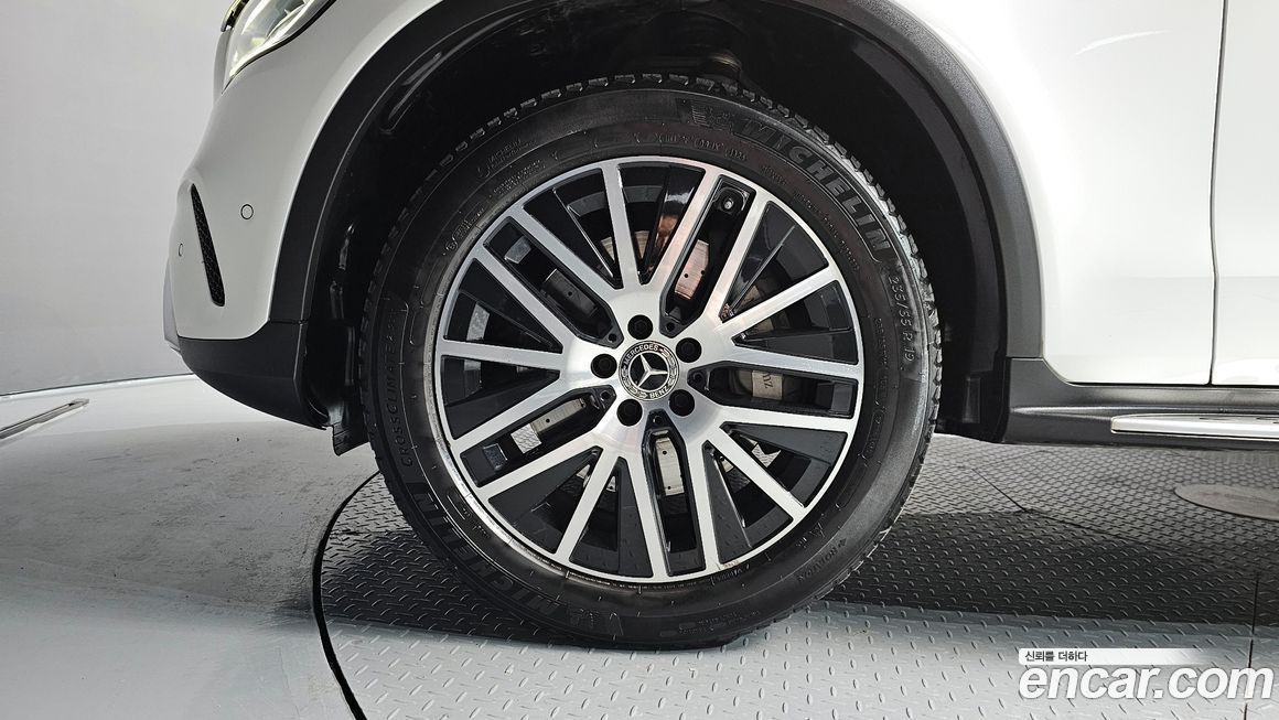 Mercedes-Benz GLC-Class 2021