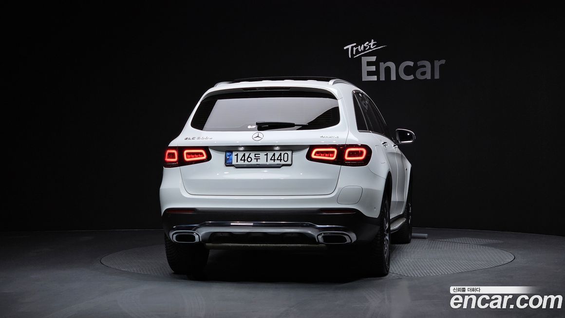 Mercedes-Benz GLC-Class 2021