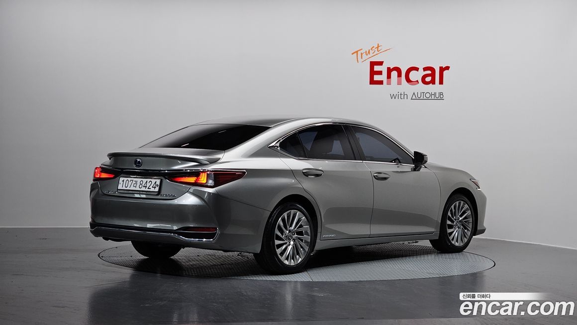 Lexus ES 2020