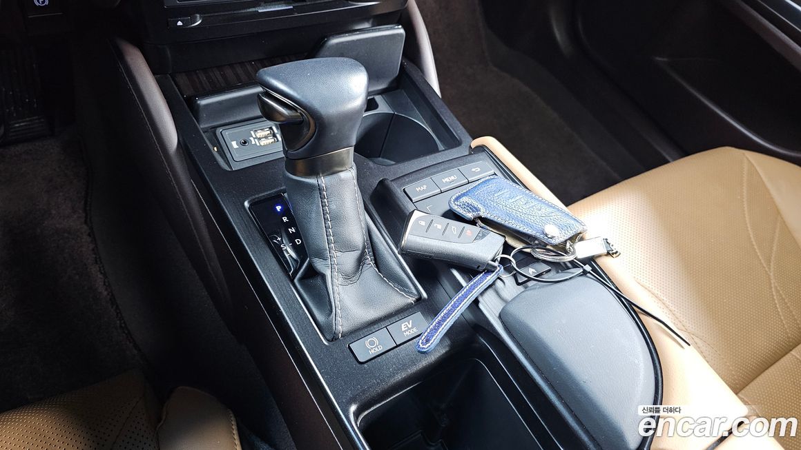 Lexus ES 2020