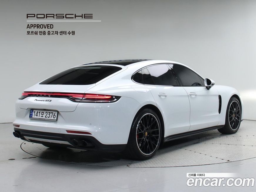 Porsche Panamera 2023