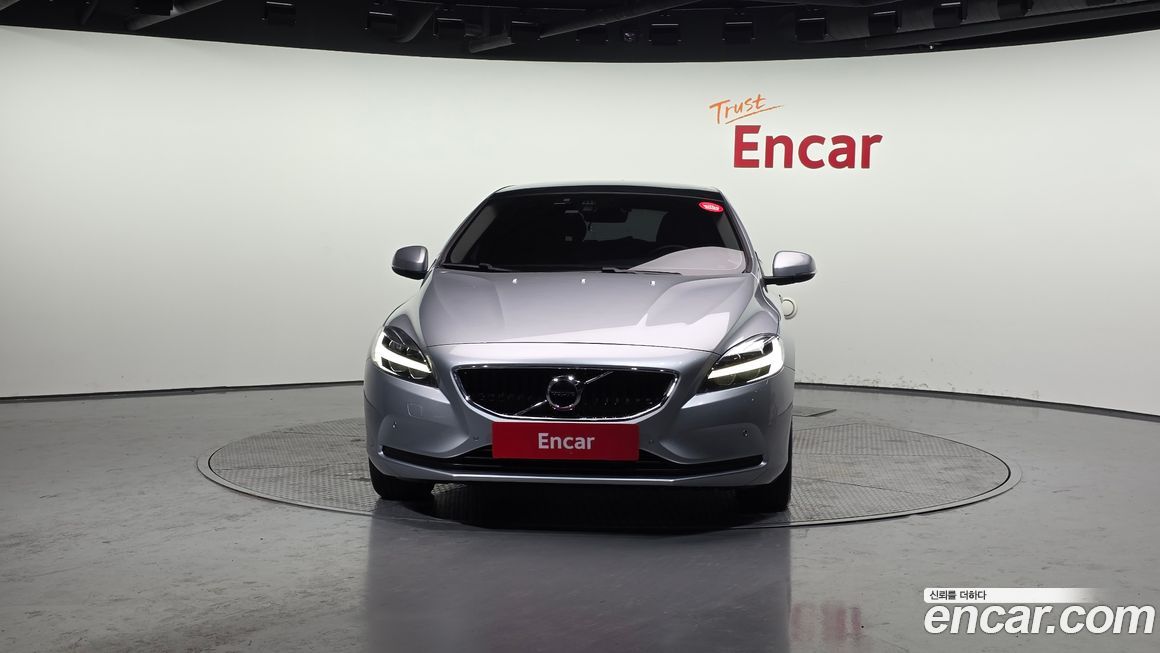 Volvo V40 2018
