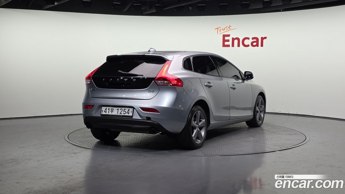 Volvo V40 2018