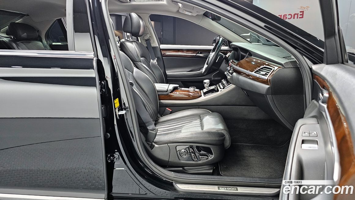 Genesis EQ900 2017