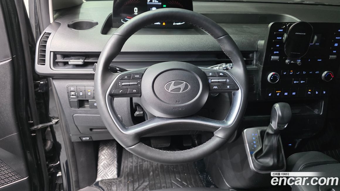 Hyundai Staria 2025