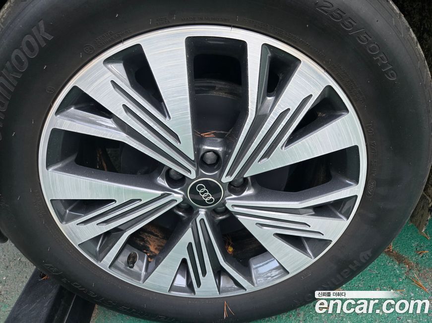Audi Q4 e-tron 2025