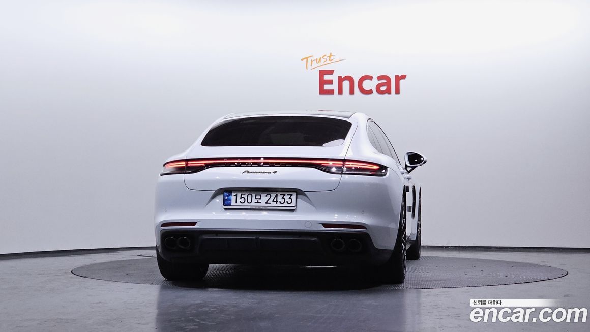 Porsche Panamera 2023