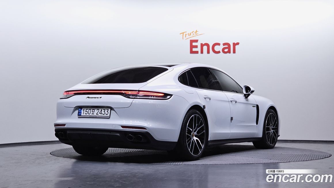 Porsche Panamera 2023