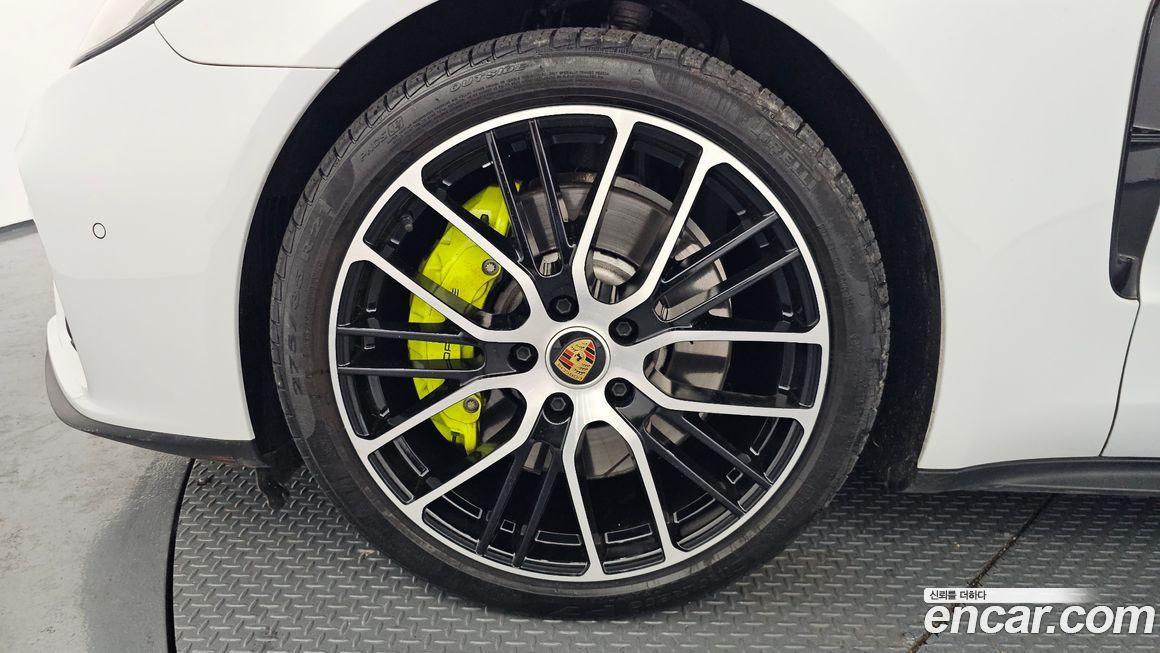 Porsche Panamera 2023