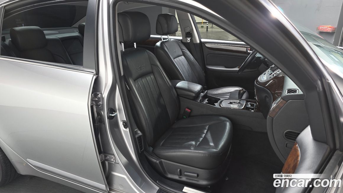 Hyundai Genesis 2010