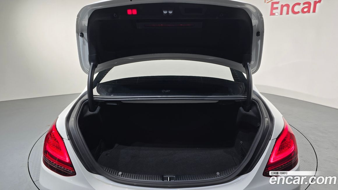 Mercedes-Benz C-Class 2021