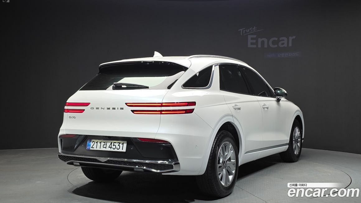 Genesis GV70 2025
