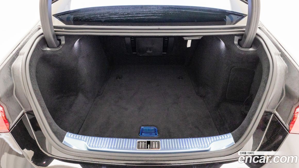 Mercedes-Benz S-Class 2023