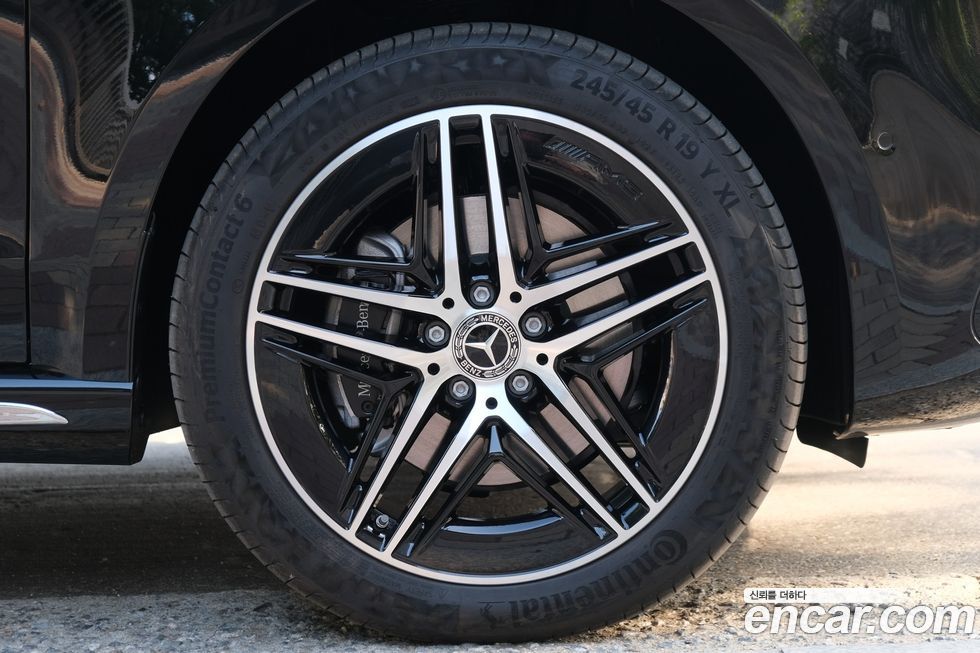 Mercedes-Benz V-Class 2025