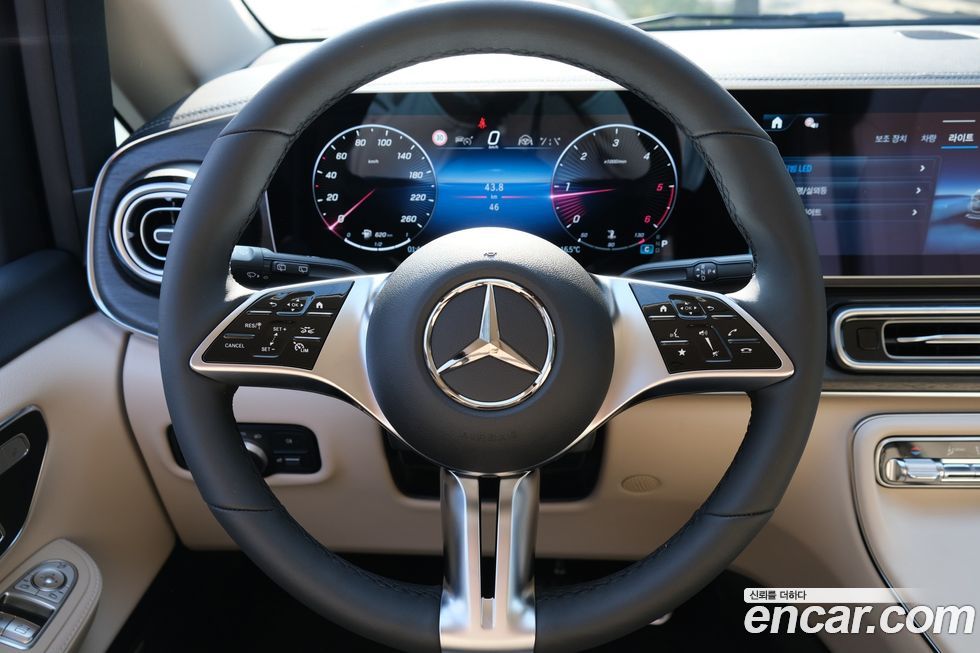 Mercedes-Benz V-Class 2025