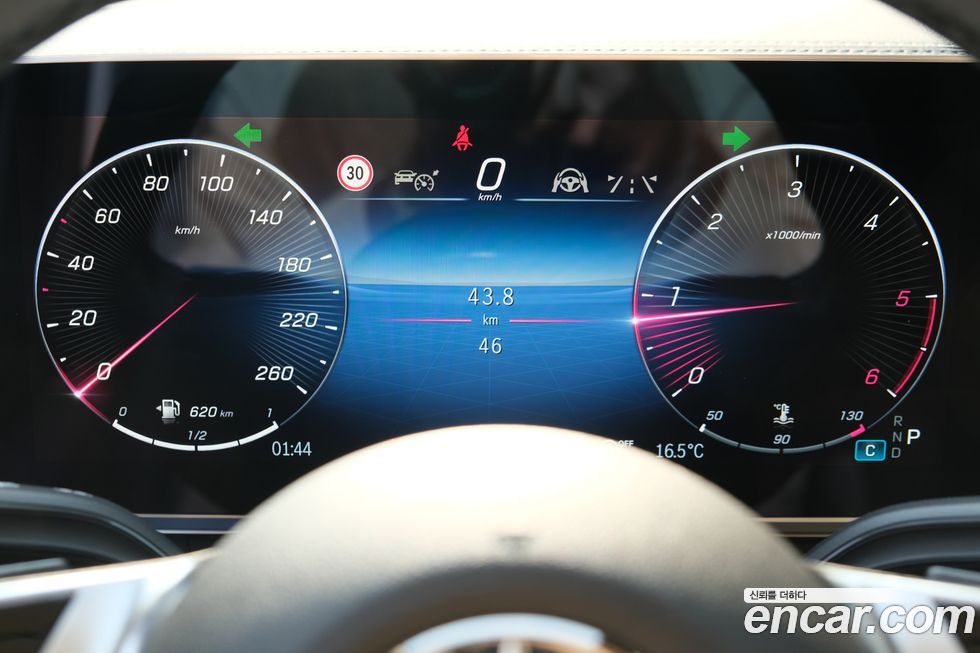 Mercedes-Benz V-Class 2025