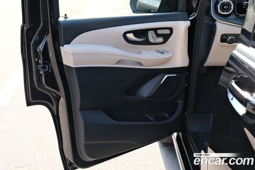 Mercedes-Benz V-Class 2025