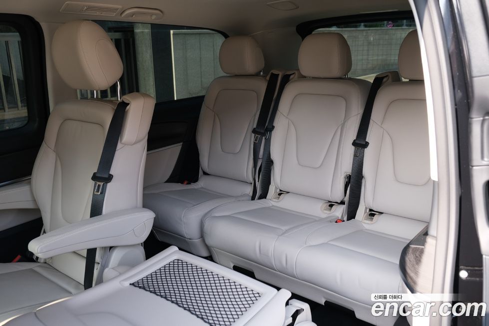 Mercedes-Benz V-Class 2025