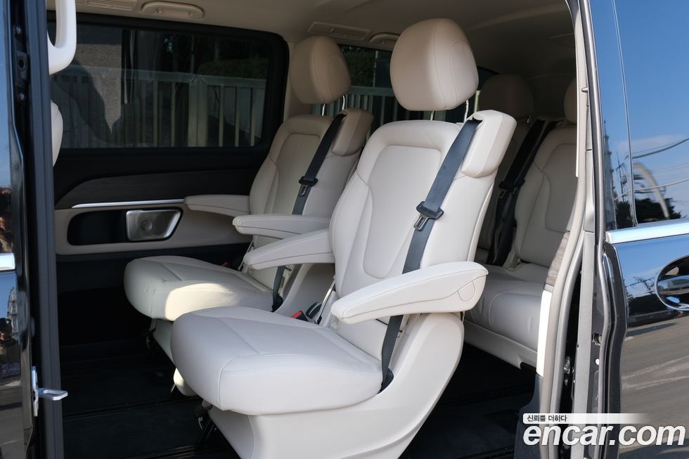 Mercedes-Benz V-Class 2025