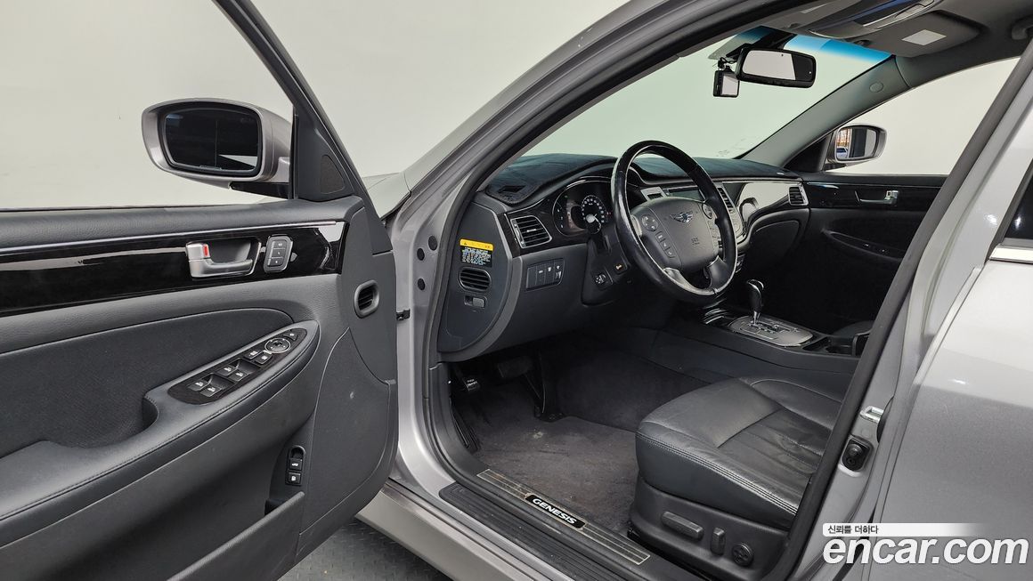 Hyundai Genesis 2012