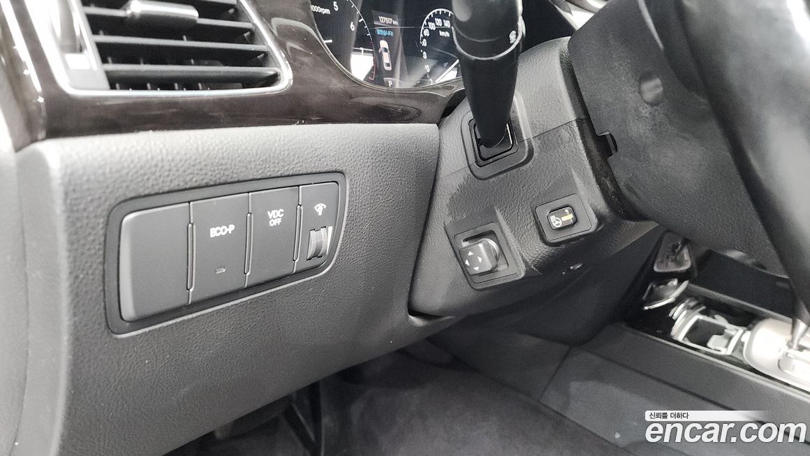 Hyundai Genesis 2012