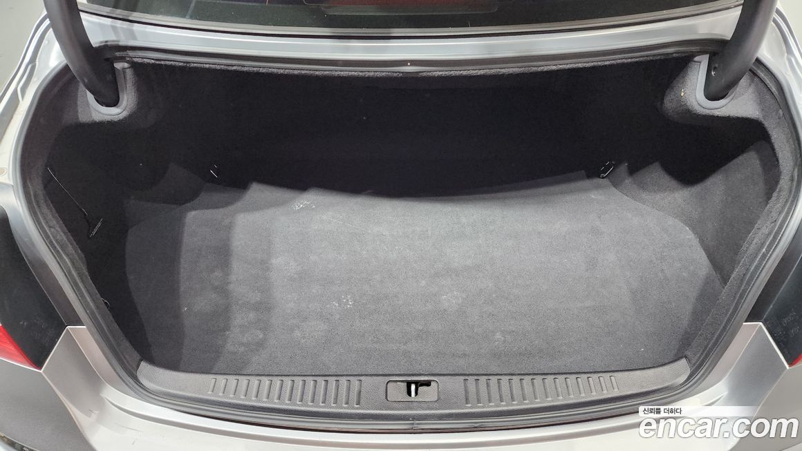 Hyundai Genesis 2012