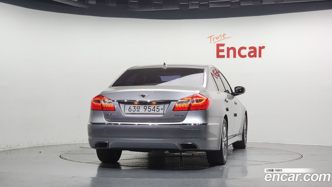 Hyundai Genesis 2012